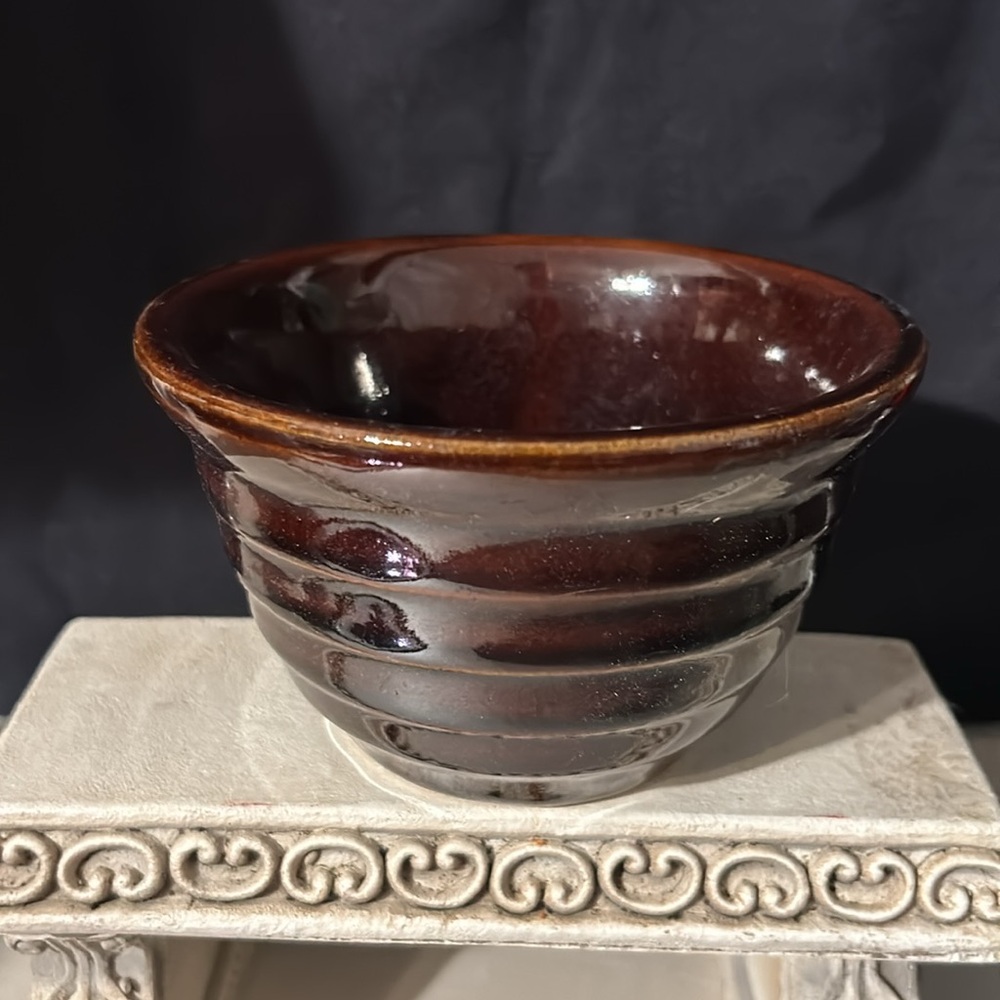 Monmouth Pottery Sm. Beehive Brown Bowl Maple Leaf USA Stoneware. Circa 1930s